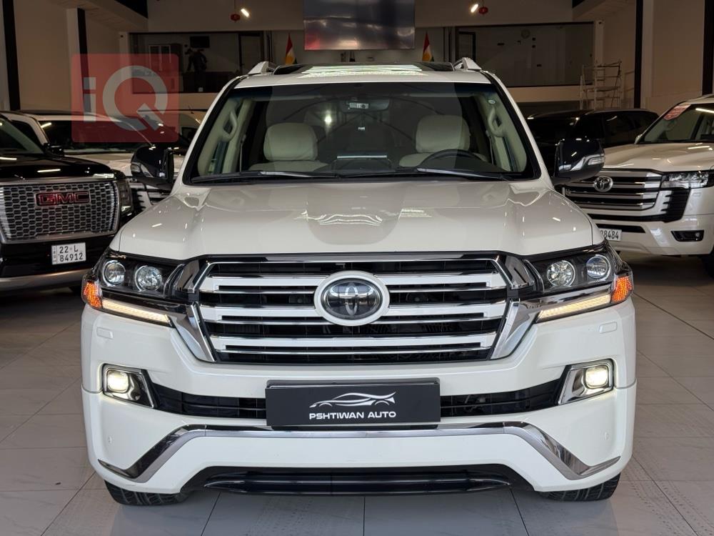 تۆیۆتا لاند کروزەر